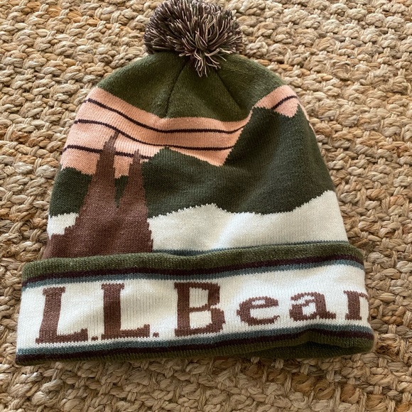 L.L. Bean Accessories - NWT LL Bean Pom hat (adult size)